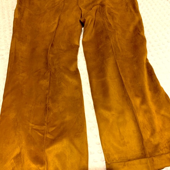 Suit - Picture 6 of 8